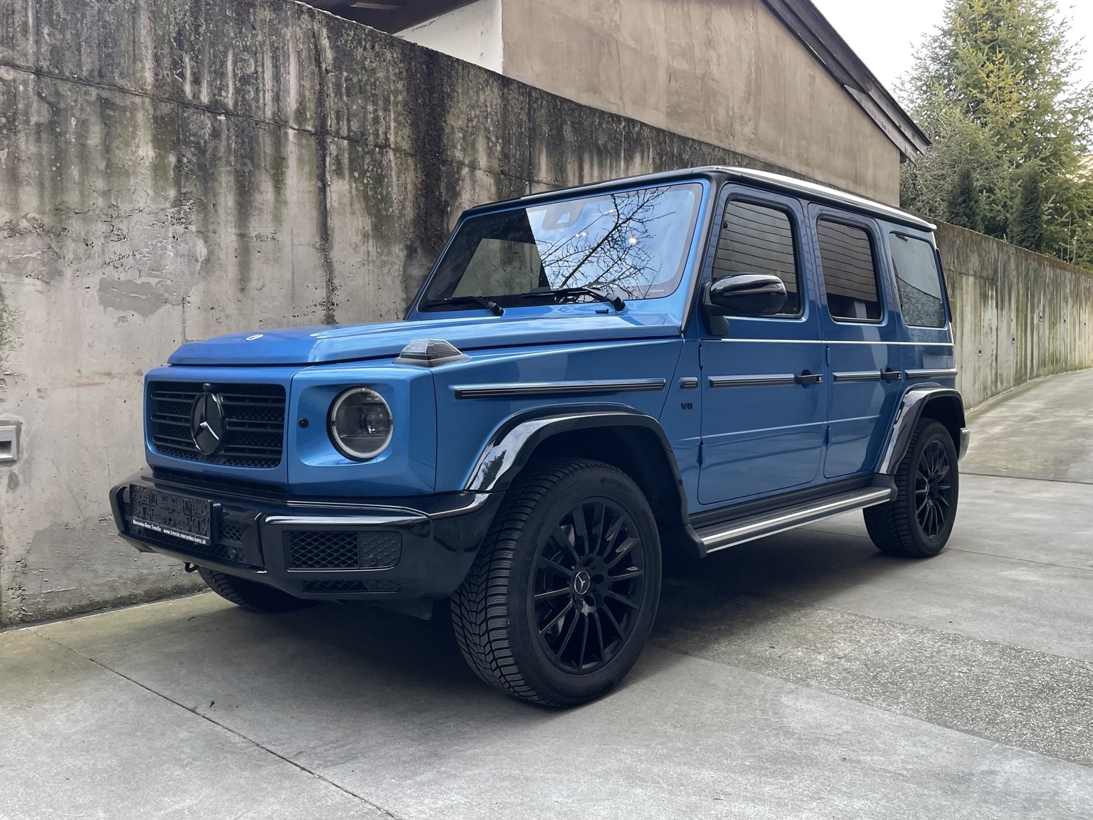 Modrý Mercedes-Benz triedy G