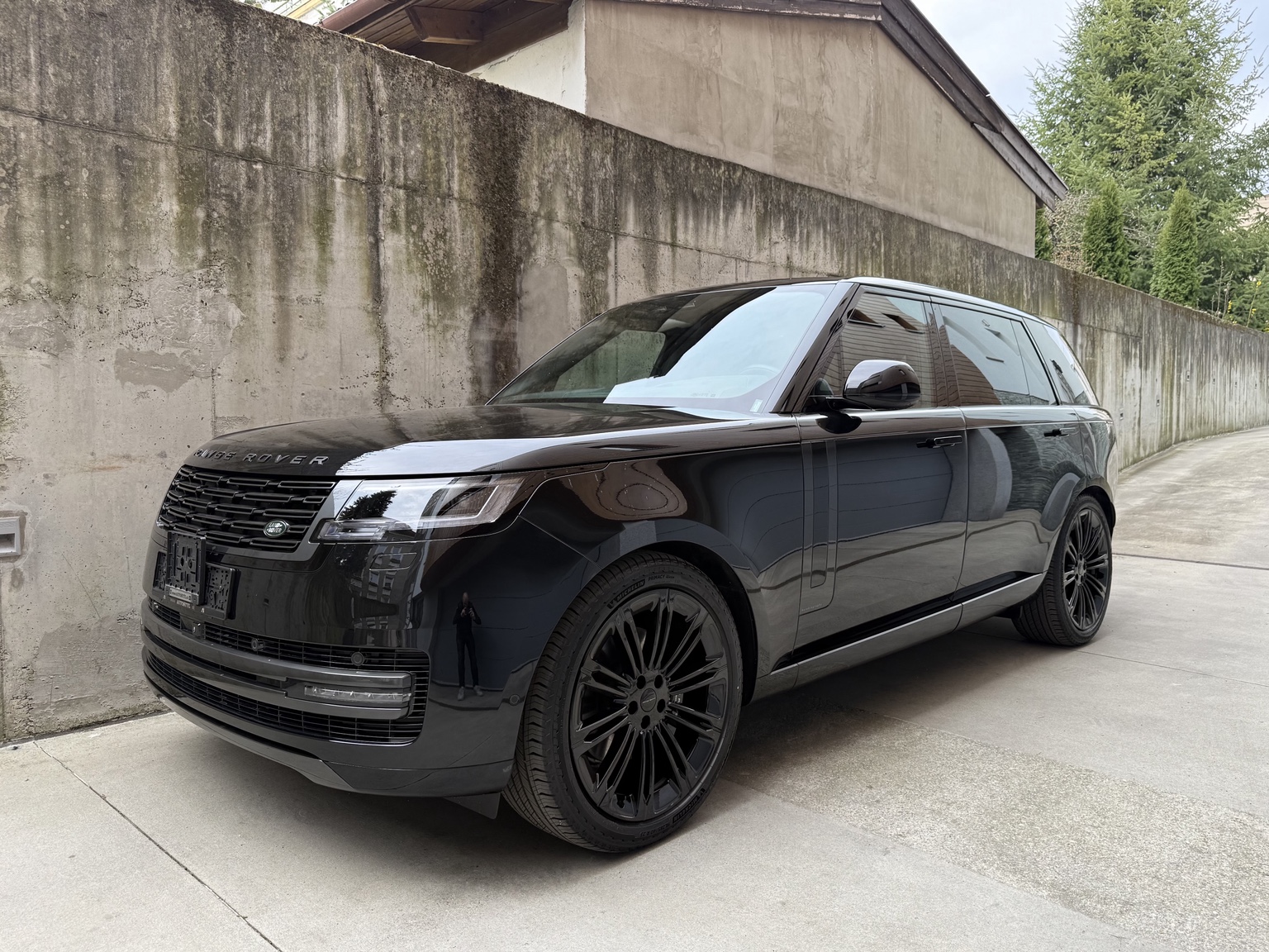 Čierny Range Rover